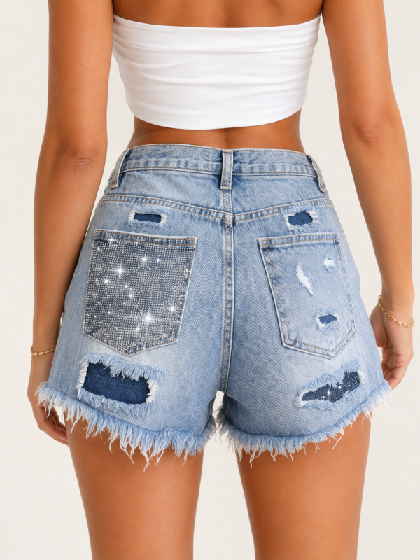 High-Waist Jeansshorts mit Strass-Details